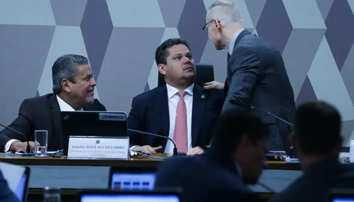 PEC que anistia partidos só deve ser votada em agosto no Senado